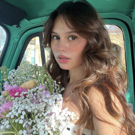 flora sinclair / friend